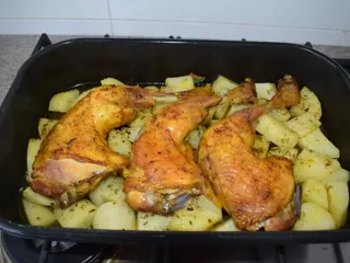 07-baked-chicken-legs-with-potatoes