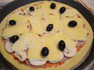 06-quattro-formaggi-pizza